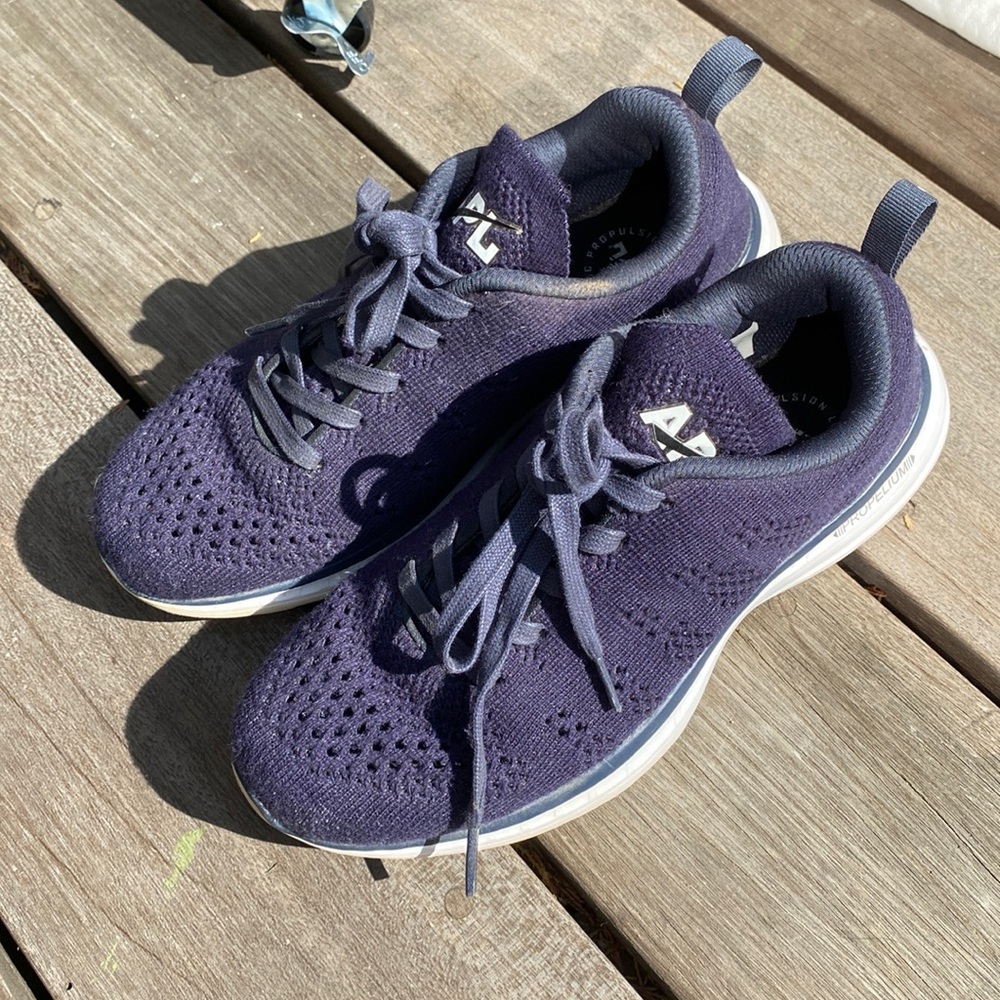 APL tech loom shoes
